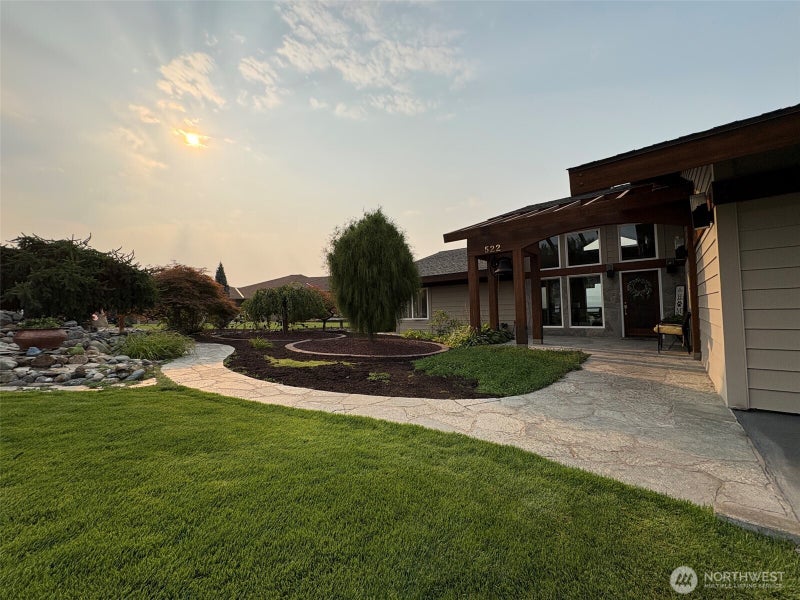 522 Hillcrest Circle Drive