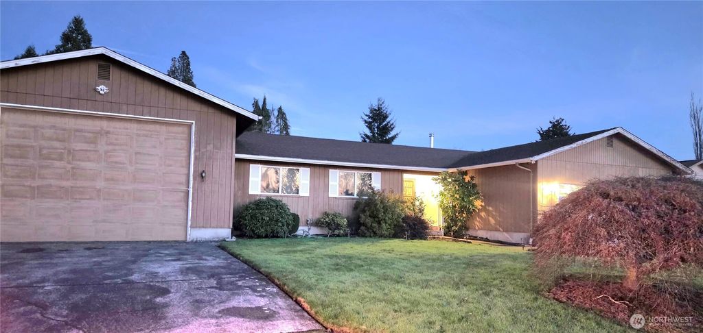 Photo of 180 Scenic View Dr Dr, Longview, WA 98632 (MLS # 2464067)