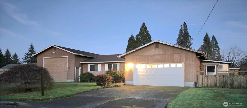 Photo of 180 Scenic View Dr Dr, Longview, WA 98632 (MLS # 2464067)