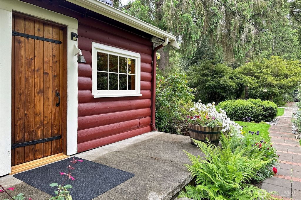 Photo of 23511 Dorre Don Way SE, Maple Valley, WA 98038 (MLS # 2375592)