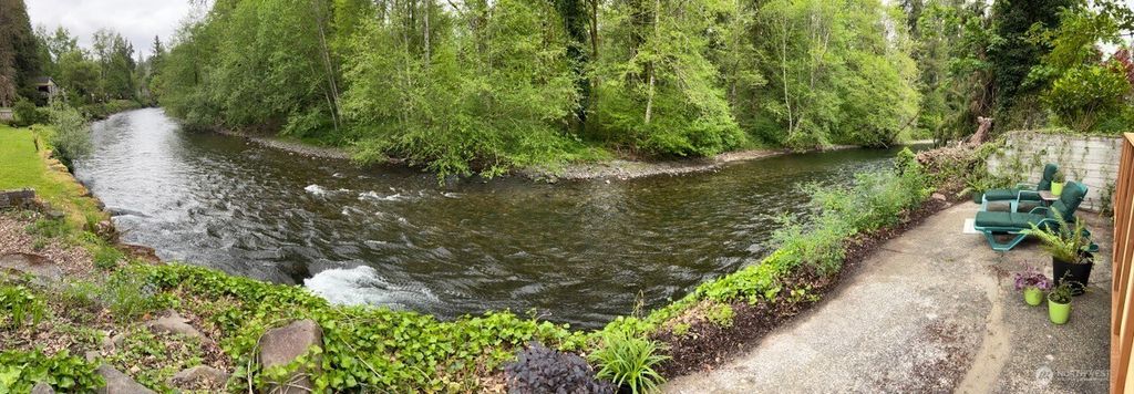 Photo of 23511 Dorre Don Way SE, Maple Valley, WA 98038 (MLS # 2375592)