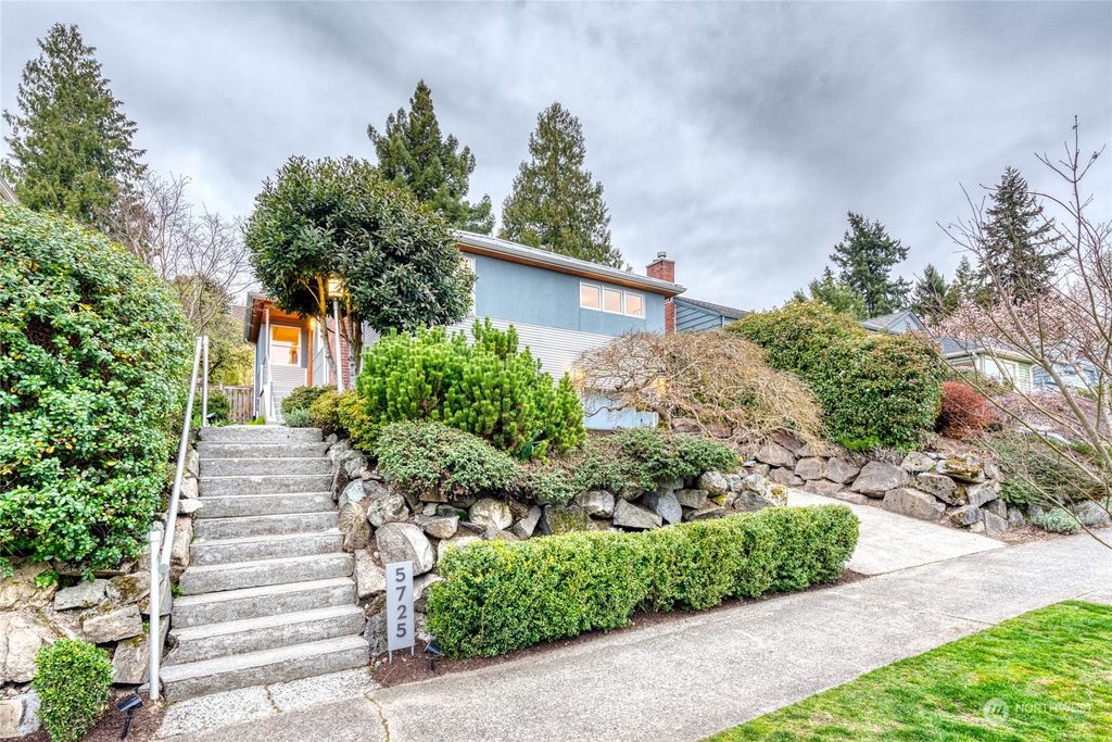 Photo of 5725 36th Avenue NE, Seattle, WA 98105 (MLS # 2050151)