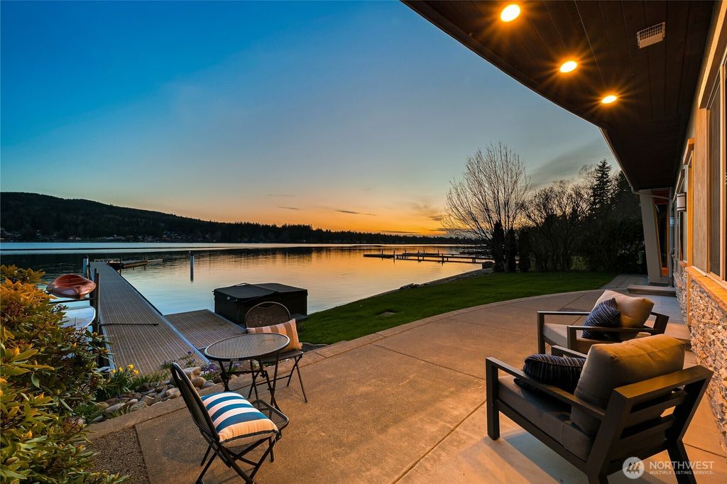 Photo of 2076 Dellesta Drive, Bellingham, WA 98226 (MLS # 2502339)