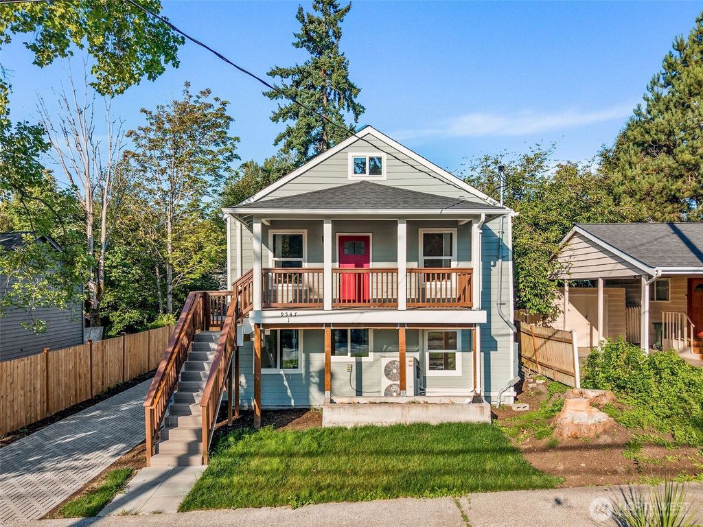 Photo of 9547 Wallingford Avenue N, Seattle, WA 98103 (MLS # 2434449)