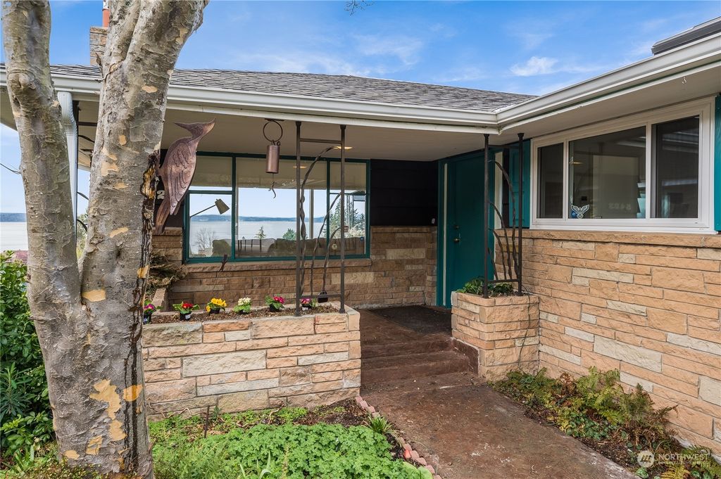 Photo of 5423 47th Avenue SW, Seattle, WA 98136 (MLS # 2052622)