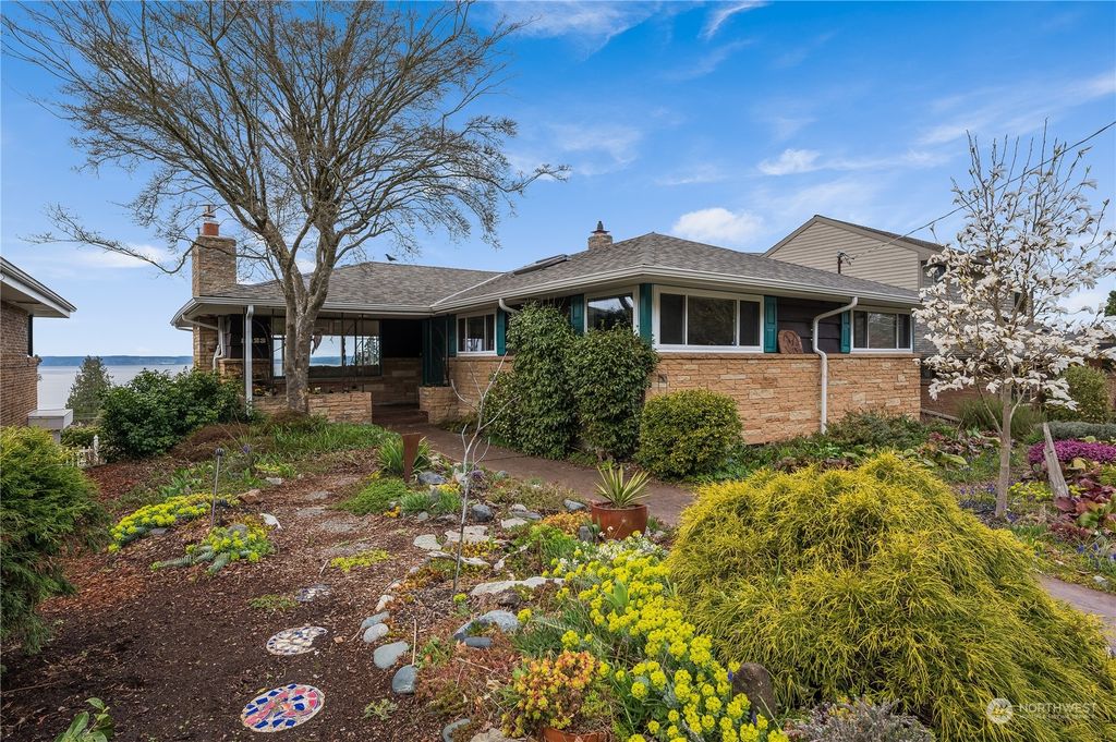 Photo of 5423 47th Avenue SW, Seattle, WA 98136 (MLS # 2052622)