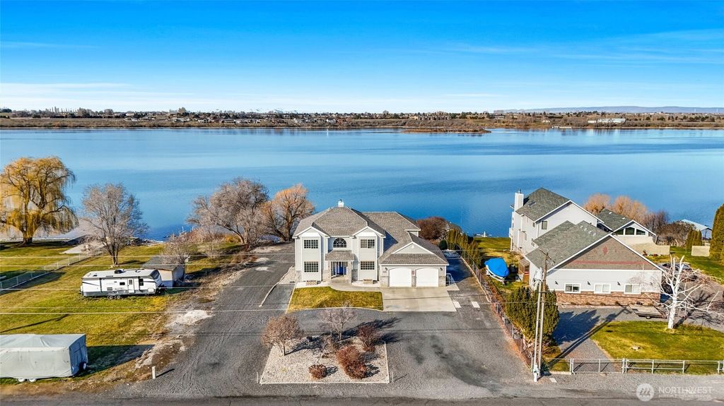 Photo of 4114 Shorecrest Drive NE, Moses Lake, WA 98837 (MLS # 2484066)