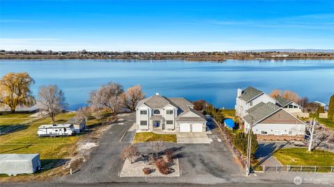 Photo of 4114 Shorecrest Drive NE, Moses Lake, WA 98837 (MLS # 2484066)
