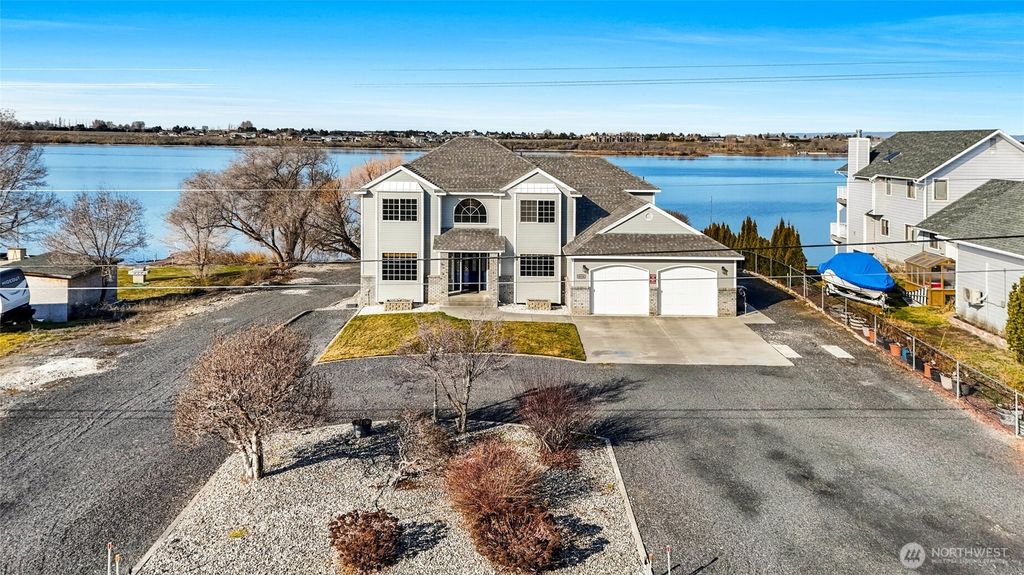 Photo of 4114 Shorecrest Drive NE, Moses Lake, WA 98837 (MLS # 2484066)