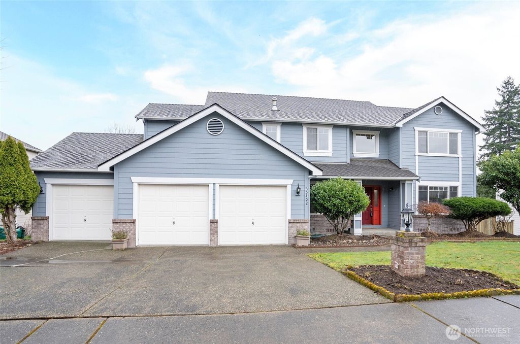 Photo of 35402 7th Avenue SW, Federal Way, WA 98023 (MLS # 2340837)