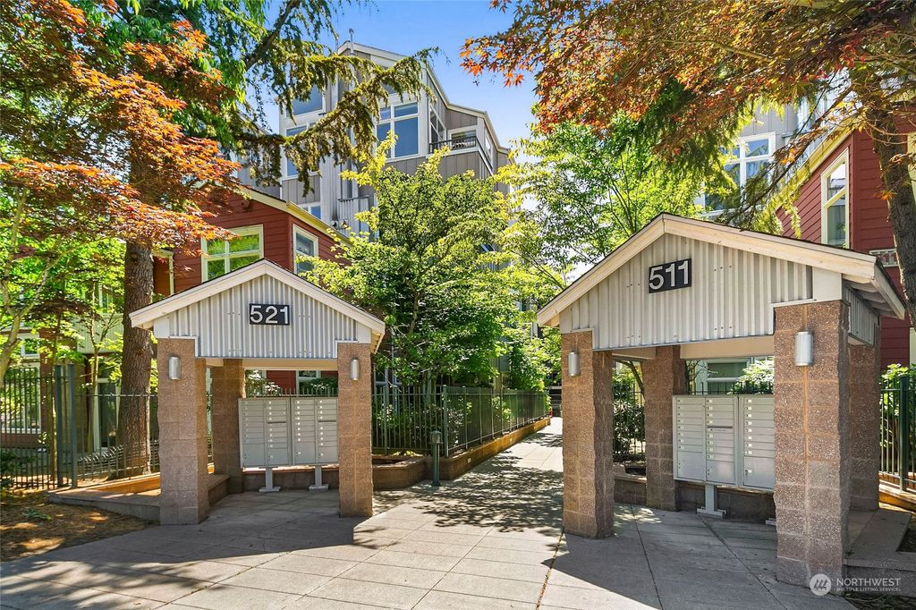 Photo of 521 7th Avenue #306, Kirkland, WA 98033 (MLS # 1997034)