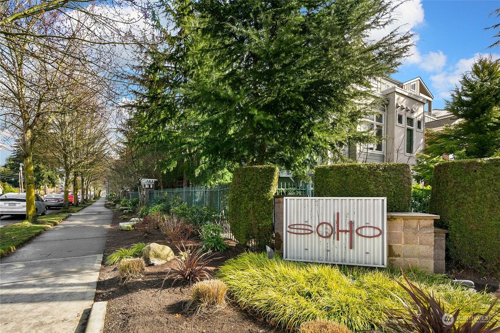 Photo of 521 7th Avenue #306, Kirkland, WA 98033 (MLS # 1997034)