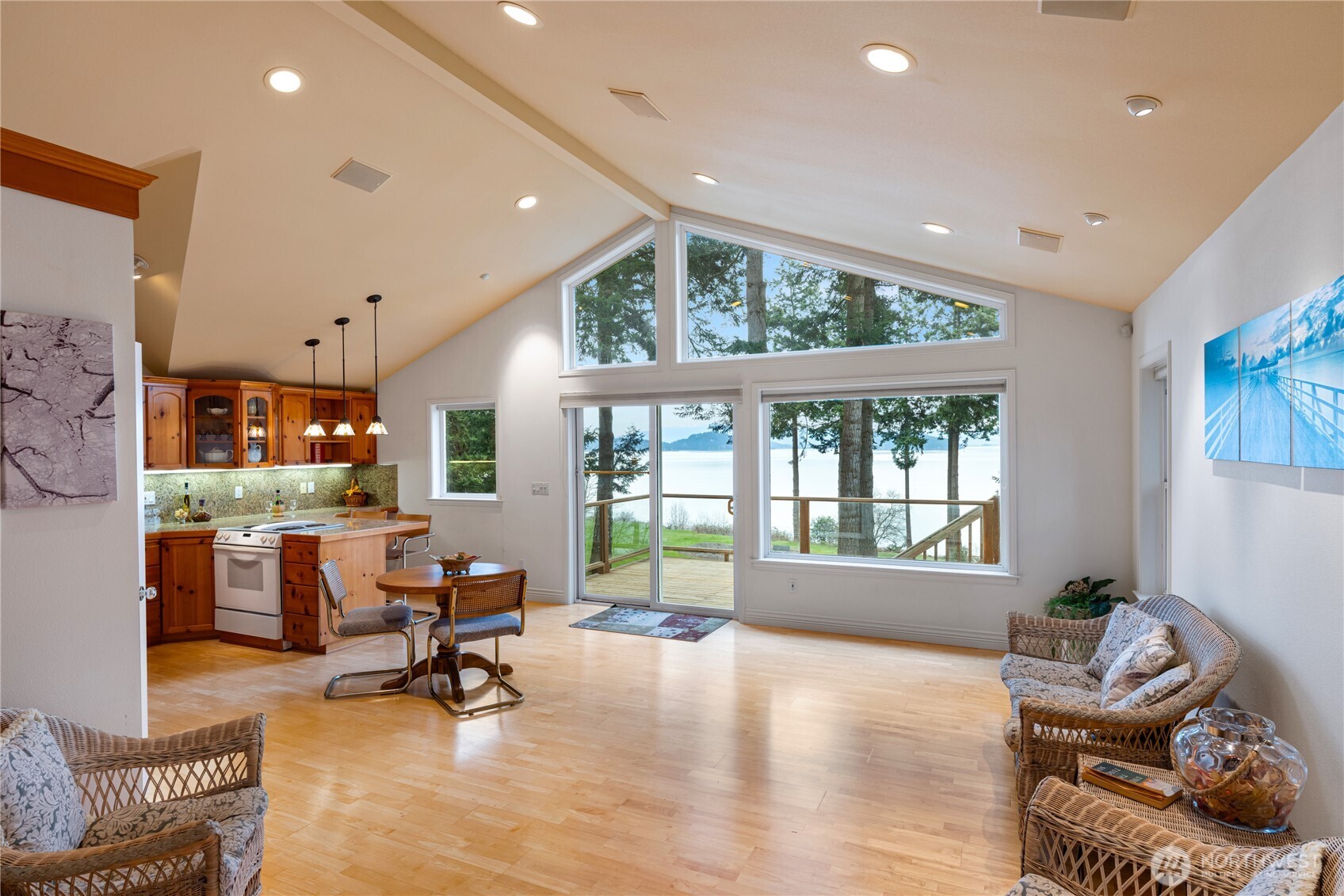 Oak Harbor, Washington, 98277, United States, 2 Bedrooms Bedrooms, ,2 BathroomsBathrooms,Residential,Active,2014944