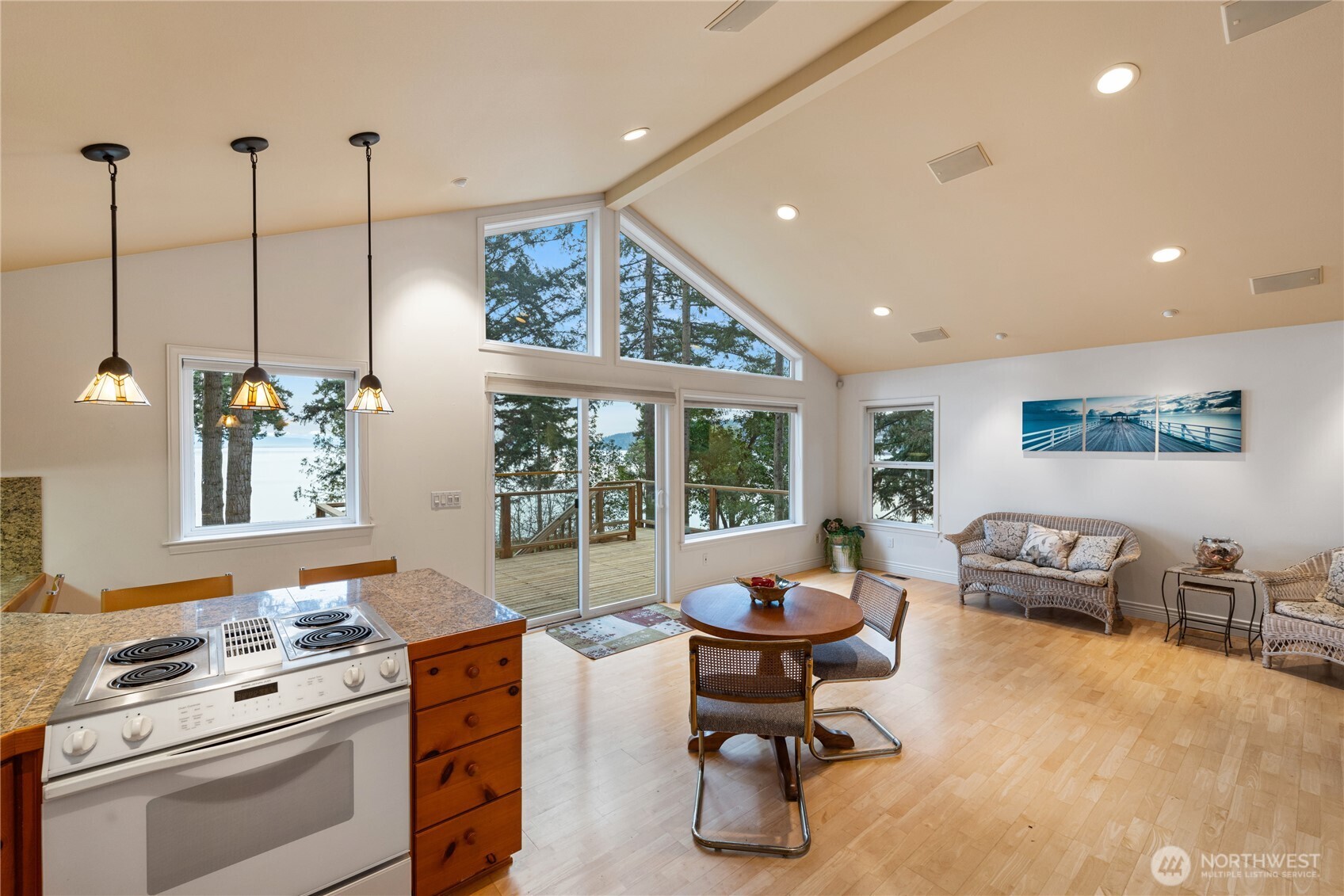 Oak Harbor, Washington, 98277, United States, 2 Bedrooms Bedrooms, ,2 BathroomsBathrooms,Residential,Active,2014944