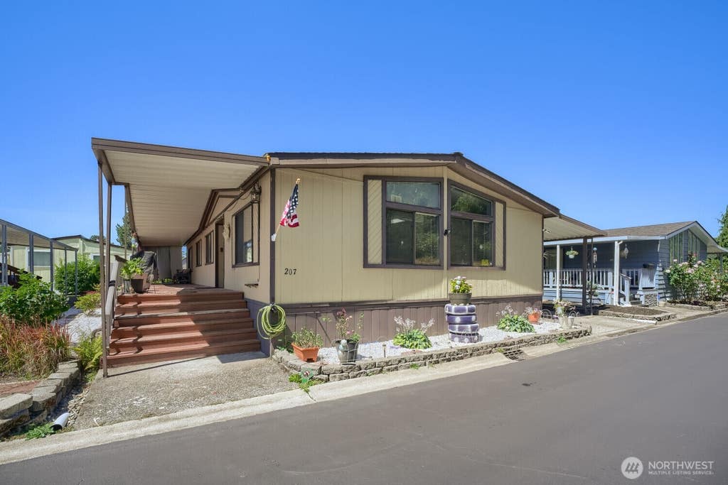 Photo of 3611 NE I St ST #207, Auburn, WA 98002 (MLS # 2558622)