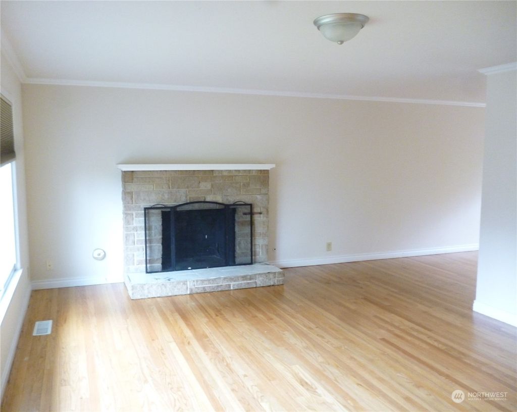 Photo of 826 S 200th Street, Des Moines, WA 98198 (MLS # 2068031)