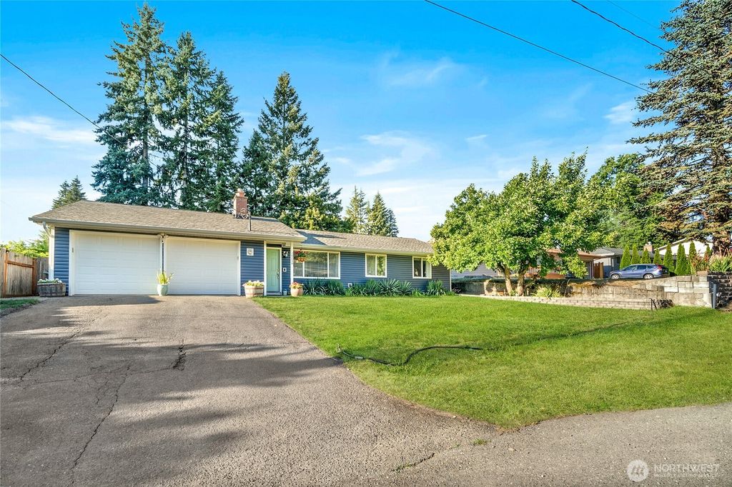 Photo of 14034 SE 202nd Street, Kent, WA 98042 (MLS # 2421695)