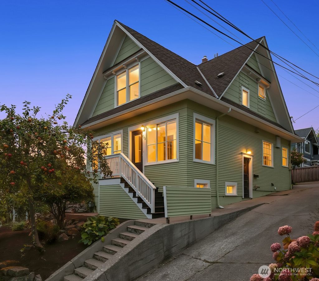 Photo of 311 W Smith Street, Seattle, WA 98119 (MLS # 2420976)