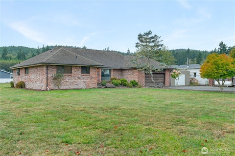 Photo of 989 Stanford Drive, Cosmopolis, WA 98537 (MLS # 2590226)