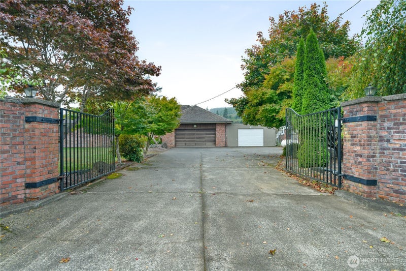 989 Stanford Drive