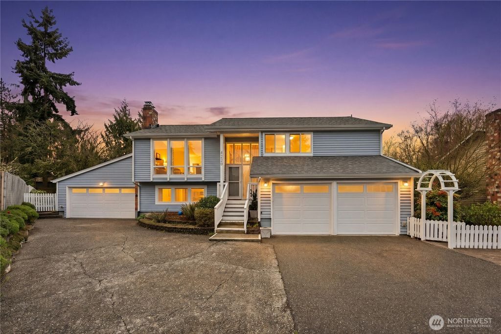 Photo of 4220 192nd Street SW, Lynnwood, WA 98036 (MLS # 2509687)