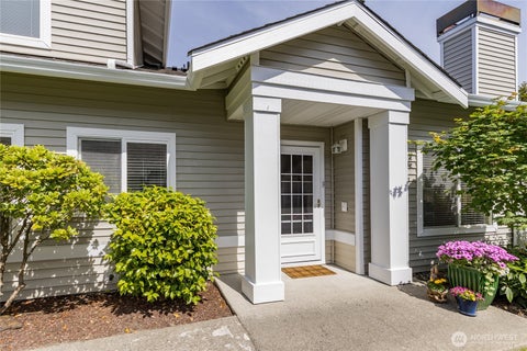 Photo of 6112 Nathan Way SE #D, Auburn, WA 98092 (MLS # 2535282)