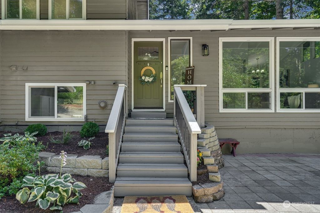 Photo of 24313 SE 18th Place, Sammamish, WA 98075 (MLS # 2133705)