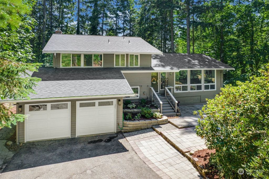Photo of 24313 SE 18th Place, Sammamish, WA 98075 (MLS # 2133705)