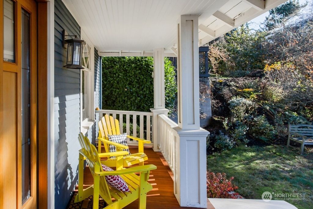 Photo of 810 W Highland Drive, Seattle, WA 98119 (MLS # 2216463)