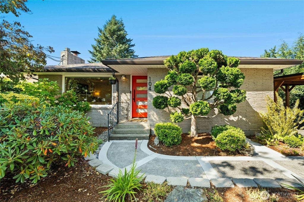 Photo of 104 SW 132nd Street, Burien, WA 98146 (MLS # 2577570)