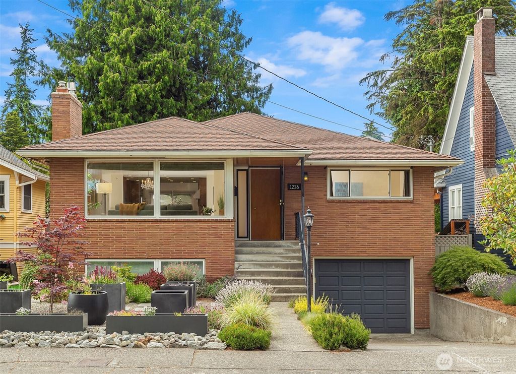 Photo of 1226 NE 89th St St, Seattle, WA 98115 (MLS # 2386331)