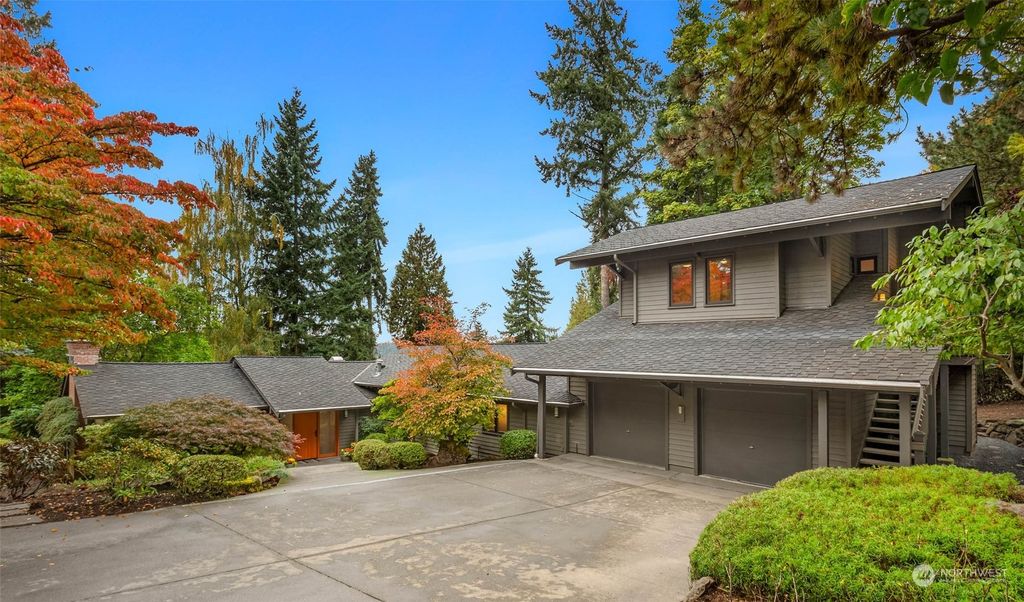 Photo of 6711 W Mercer Way, Mercer Island, WA 98040 (MLS # 2168070)