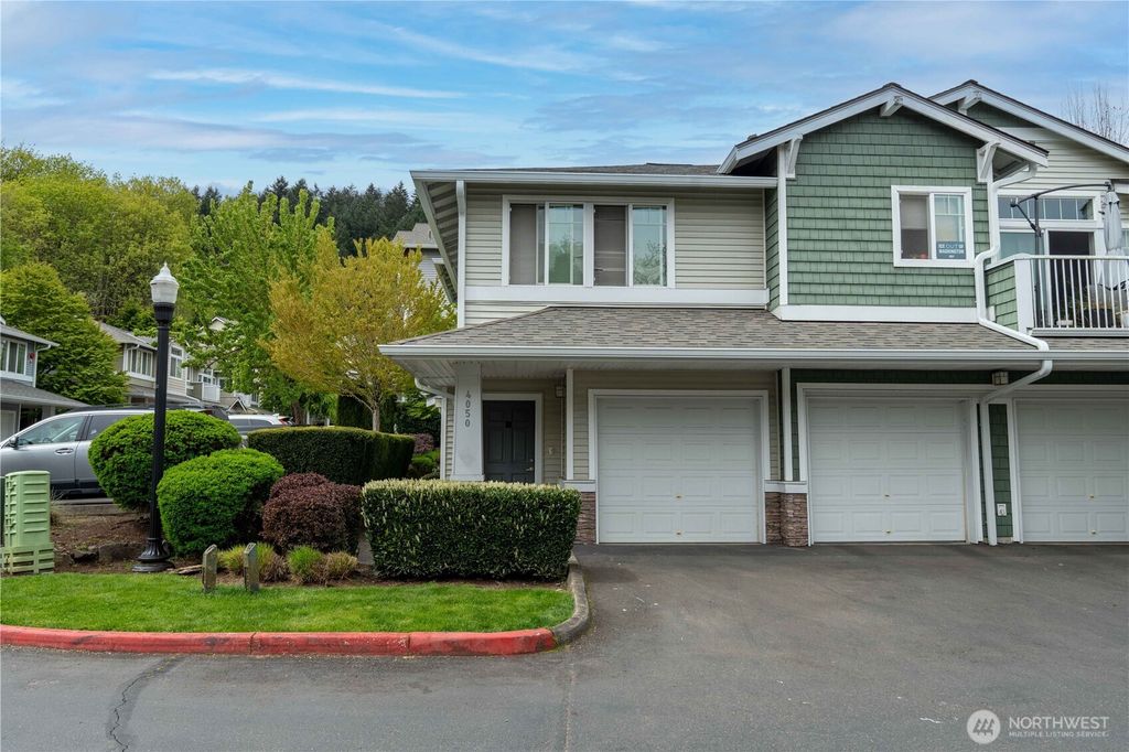 Photo of 4050 S 212th Court #B, SeaTac, WA 98198 (MLS # 2512121)