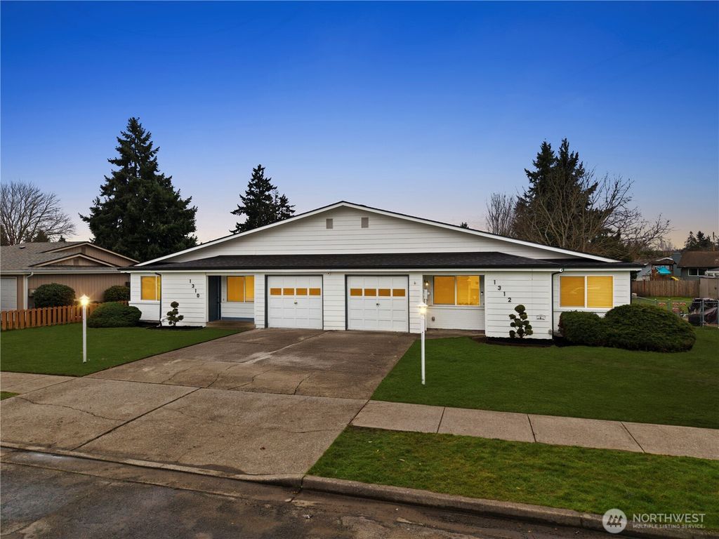 Photo of 1310 12th Avenue NW, Puyallup, WA 98371 (MLS # 2468715)