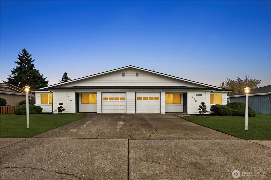 Photo of 1310 12th Avenue NW, Puyallup, WA 98371 (MLS # 2468715)