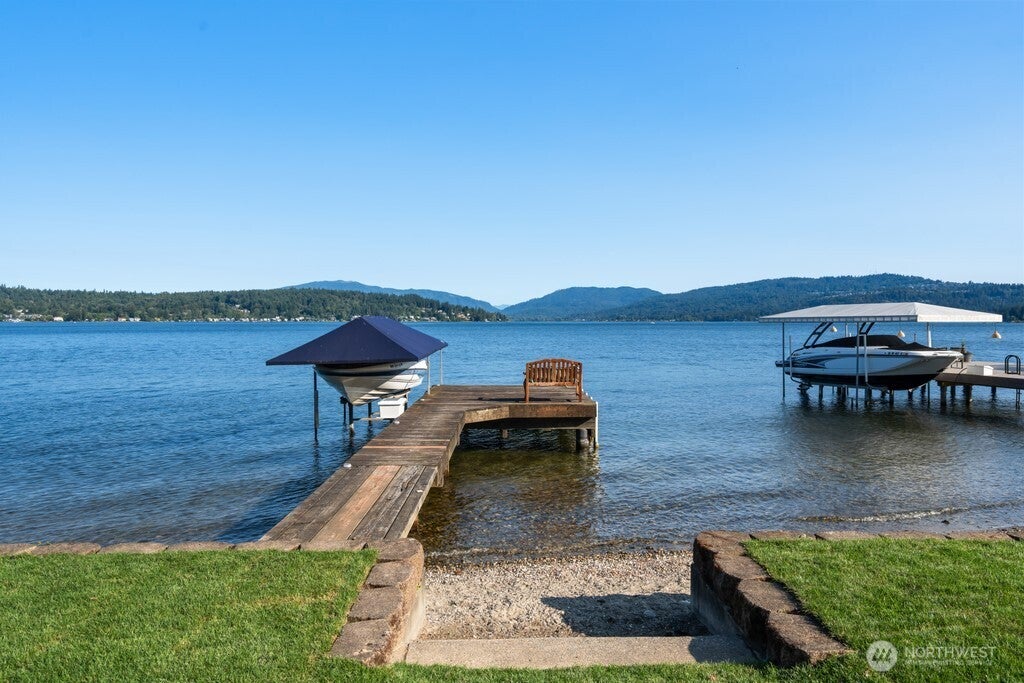 Photo of 454 W Lake Sammamish Parkway NE, Bellevue, WA 98008 (MLS # 2555449)