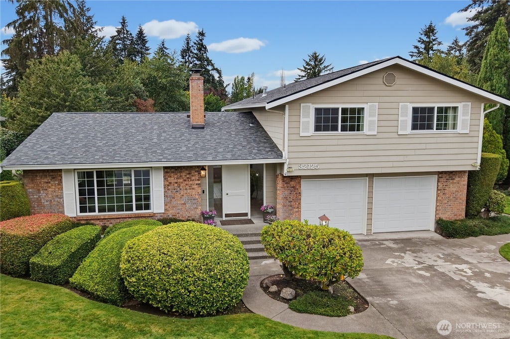 Photo of 32125 27th Avenue SW, Federal Way, WA 98023 (MLS # 2578199)