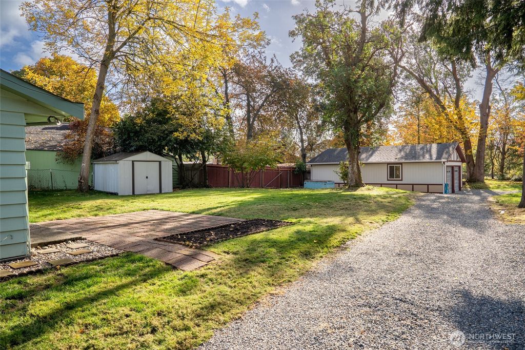 Photo of 615 SW 124th Street, Seattle, WA 98146 (MLS # 2451844)