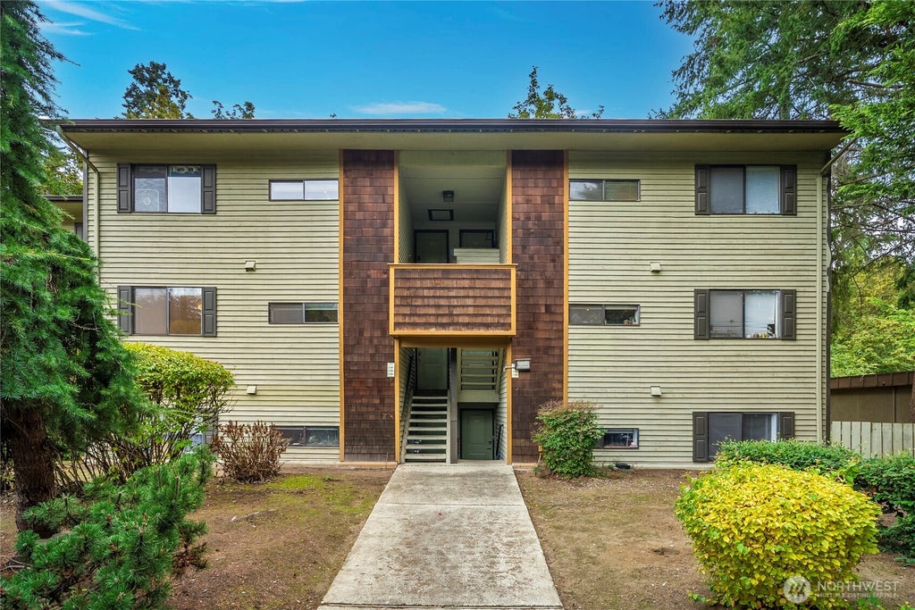 Photo of 23405 16th Avenue S #C203, Des Moines, WA 98198 (MLS # 2589554)
