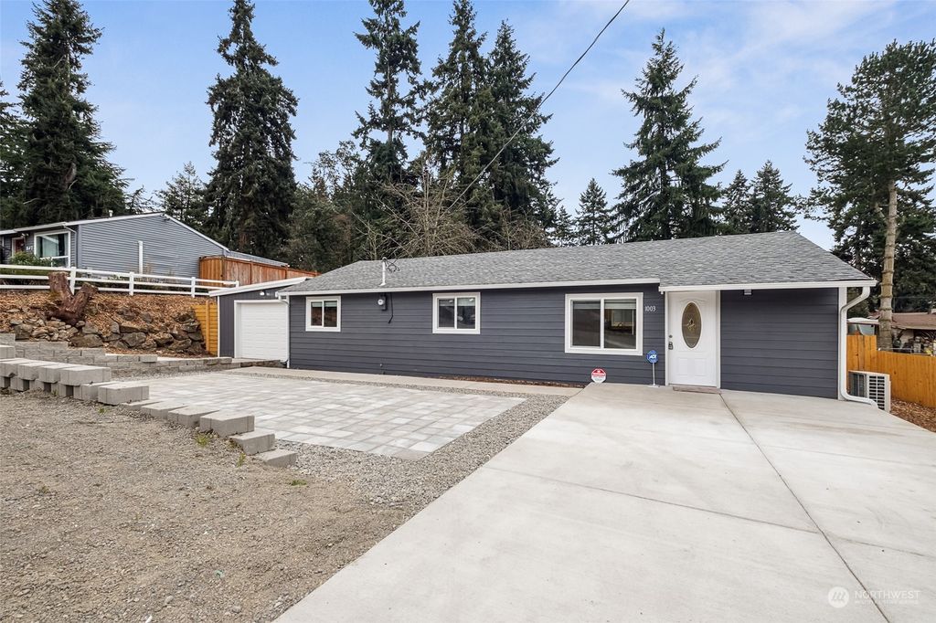 Photo of 1003 SW 307th Street, Federal Way, WA 98023 (MLS # 2213960)