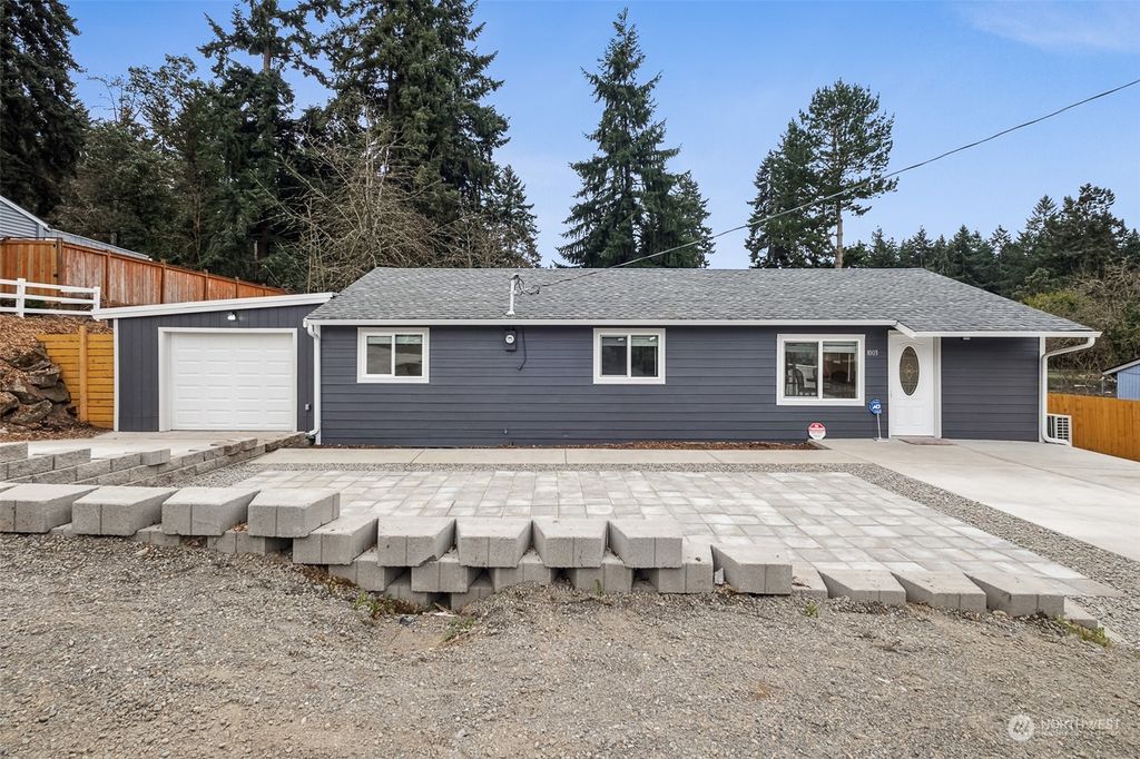 Photo of 1003 SW 307th Street, Federal Way, WA 98023 (MLS # 2213960)