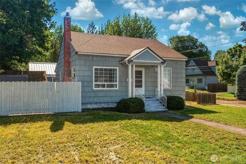Photo of 49 S Clinton Street, Walla Walla, WA 99362 (MLS # 2528233)