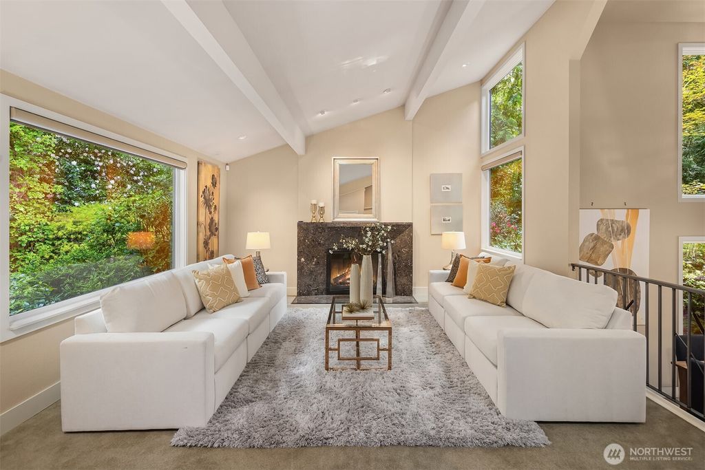 Photo of 25137 SE Mirrormont Place, Issaquah, WA 98027 (MLS # 2503471)