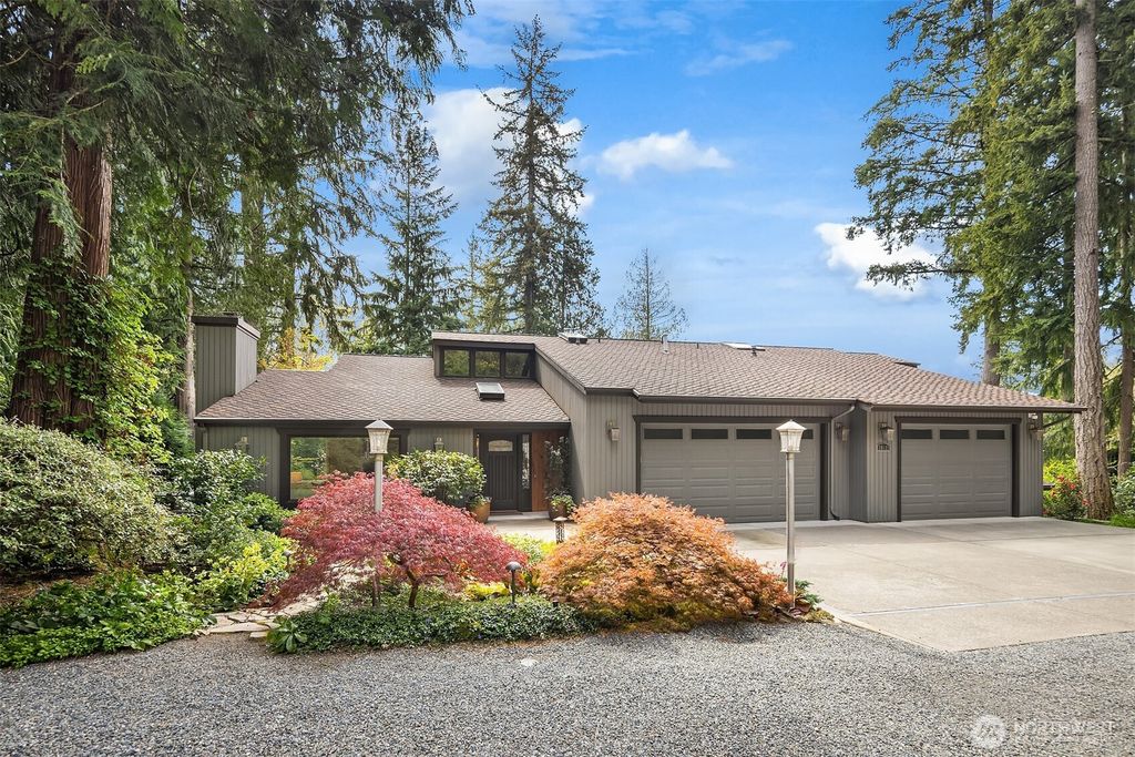 Photo of 25137 SE Mirrormont Place, Issaquah, WA 98027 (MLS # 2503471)