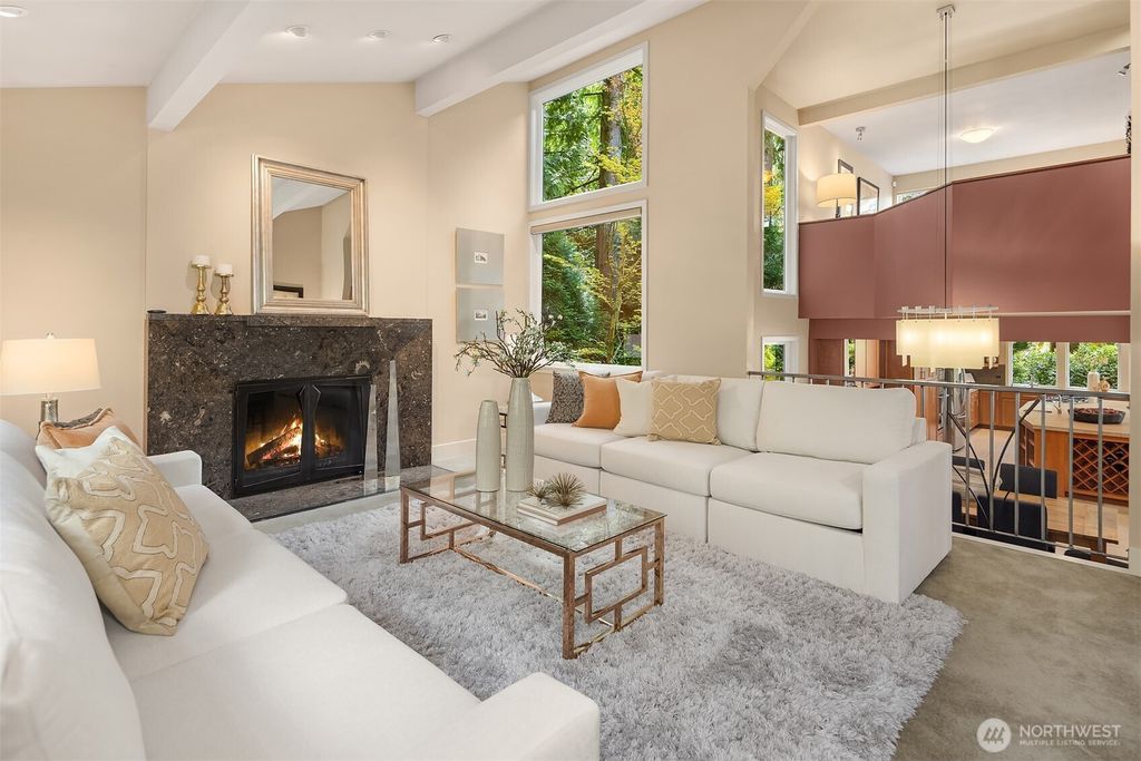 Photo of 25137 SE Mirrormont Place, Issaquah, WA 98027 (MLS # 2503471)