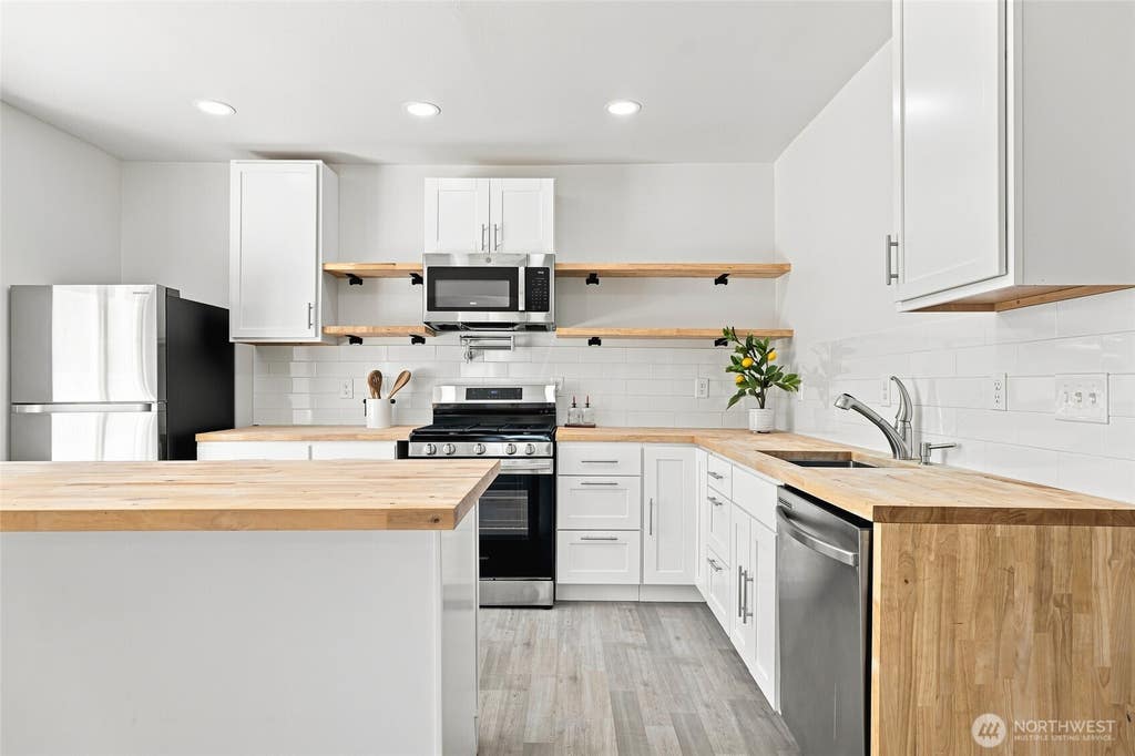 Photo of 1207 8th Street, Bremerton, WA 98337 (MLS # 2559544)