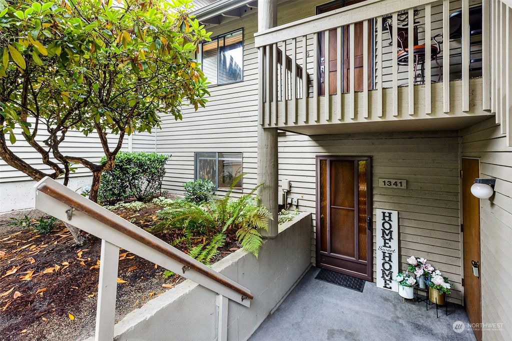 Photo of 1341 Bellefield Park Lane, Bellevue, WA 98004 (MLS # 2149295)