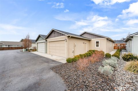 Photo of 438 S Kansas Loop, East Wenatchee, WA 98802 (MLS # 2467689)