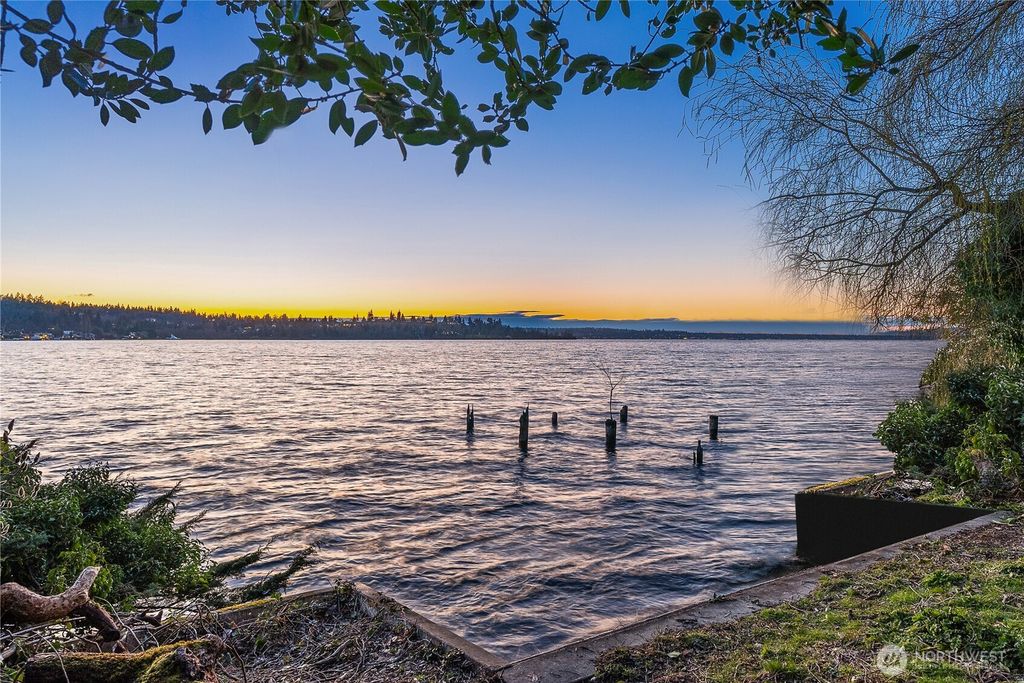 Photo of 2521 103rd Avenue SE, Bellevue, WA 98004 (MLS # 2423734)