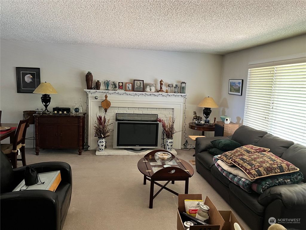 Photo of 13825 70th Avenue NE, Kirkland, WA 98034 (MLS # 2143930)